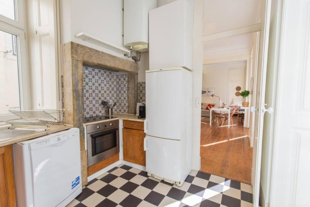 135 B - Alfama Renovated Charming Historic Flat Near Baixa *