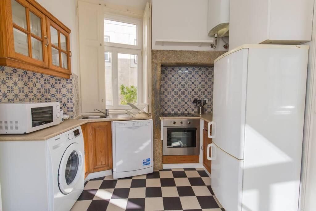 135 B - Alfama Renovated Charming Historic Flat Near Baixa * Lisboa