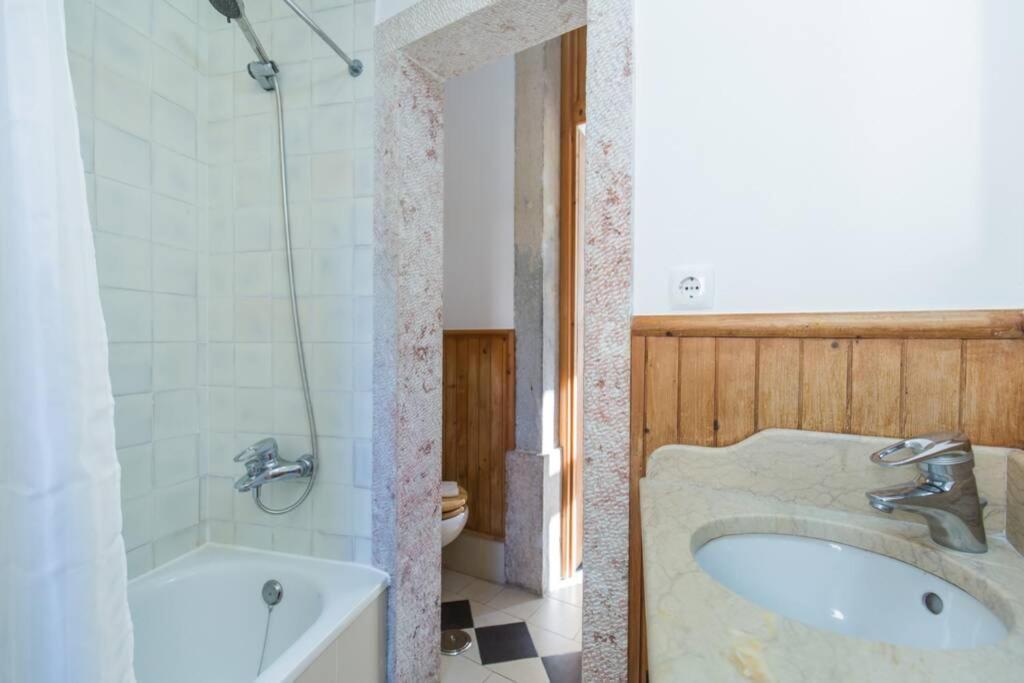 Apartamento 135 B - Alfama Renovated Charming Historic Flat Near Baixa