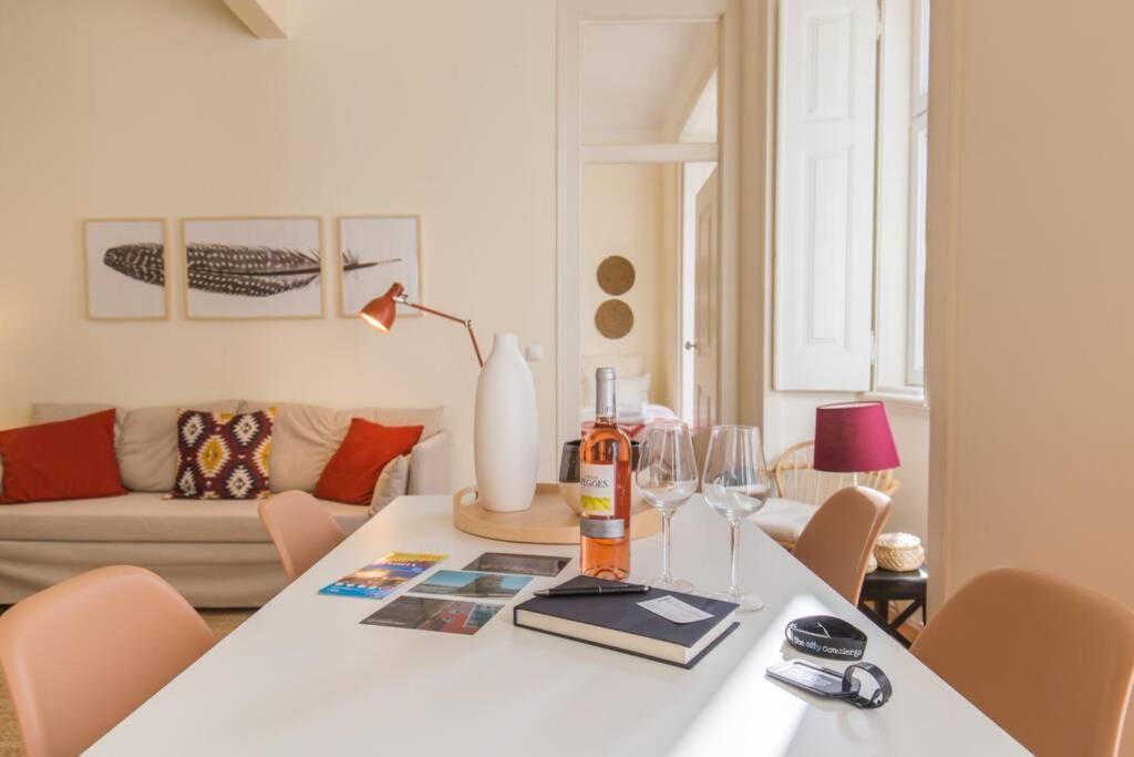 135 B - Alfama Renovated Charming Historic Flat Near Baixa * Lisboa