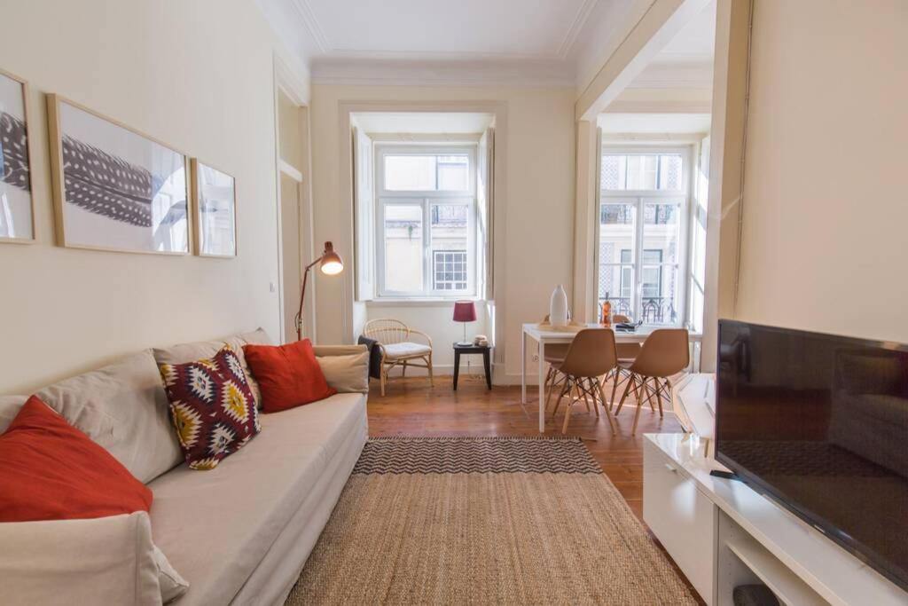 135 B - Alfama Renovated Charming Historic Flat Near Baixa Lisboa