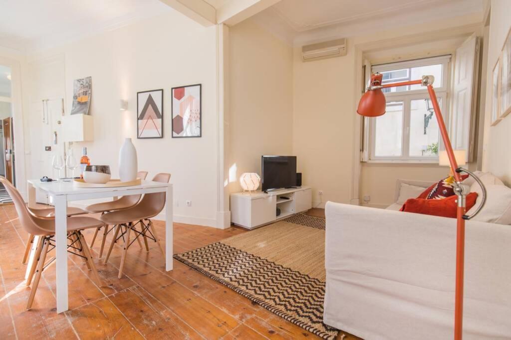 135 B - Alfama Renovated Charming Historic Flat Near Baixa Lisboa