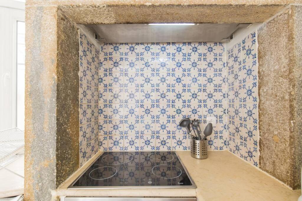 135 B - Alfama Renovated Charming Historic Flat Near Baixa * Lisboa